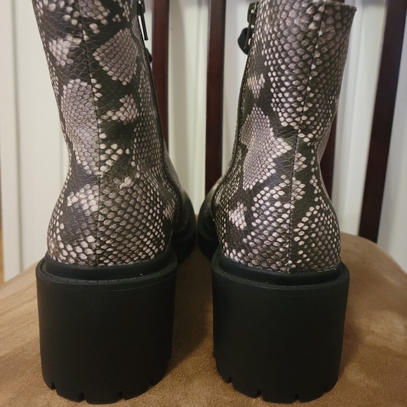 Universal Thread Ladies combat boots size 12M - Picture 5 of 7